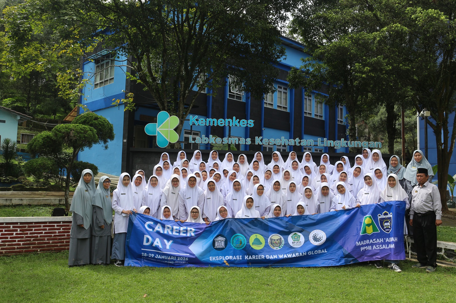 BBLKL Terima Kunjungan Madrasah Aliyah PPMI Assalam: Eksplorasi Karier dan Wawasan Global melalui Edukasi Penyakit Tular Vektor dan Museum Duver